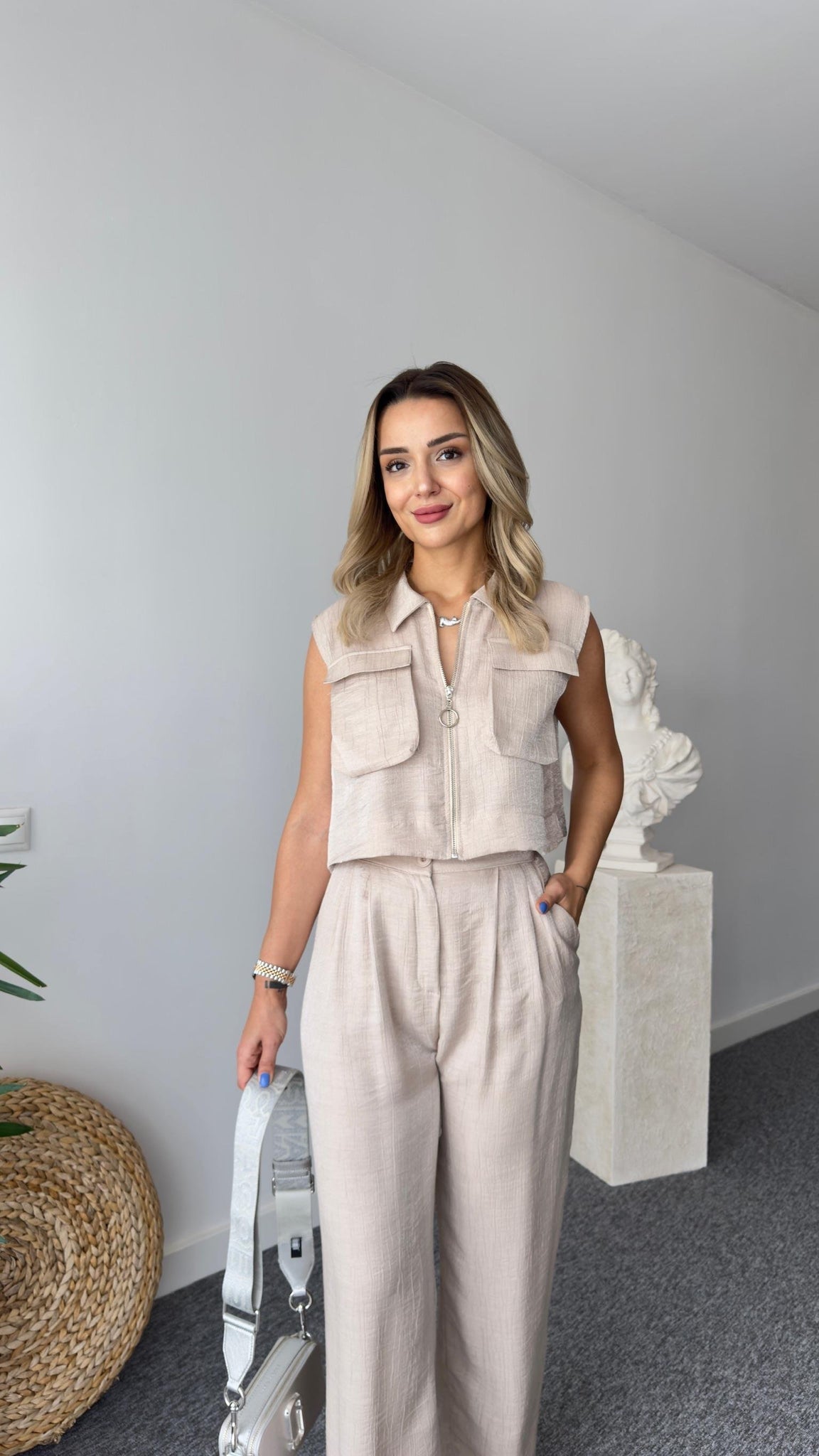 Gjen Zippered Beige Two-Piece Suit