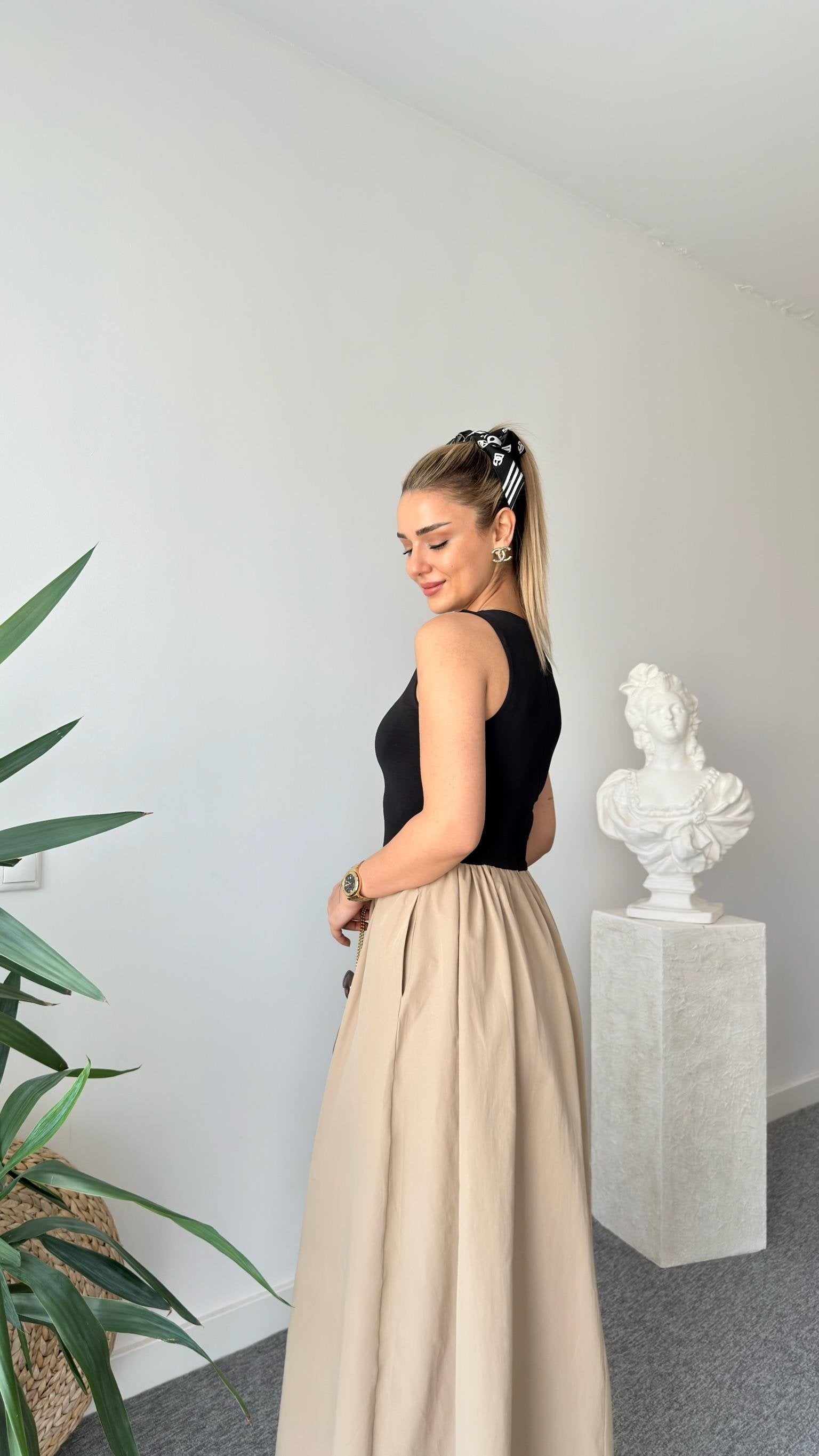 Jes Zero Sleeve Garnish Dress
