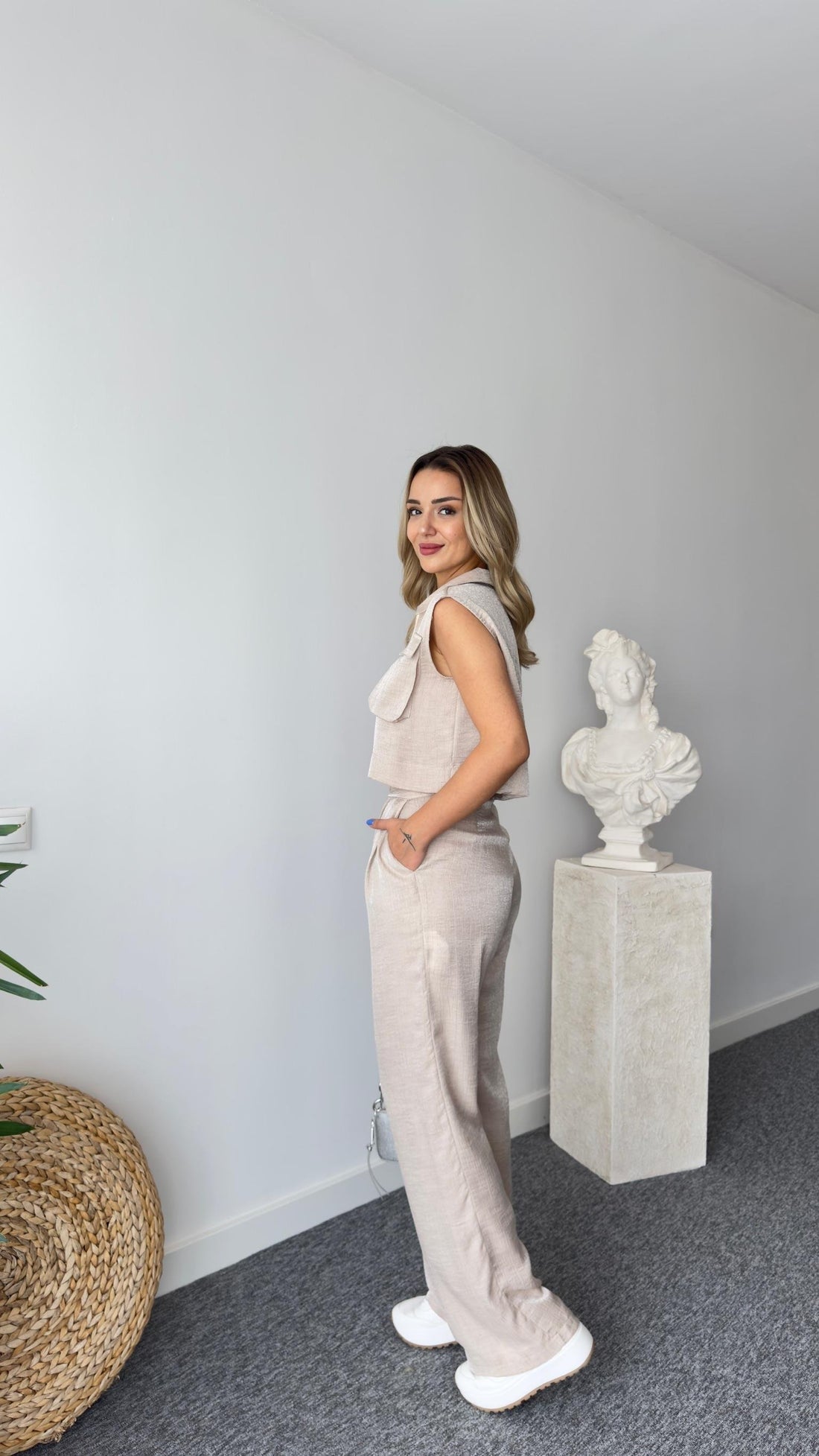 Gjen Zippered Beige Two-Piece Suit