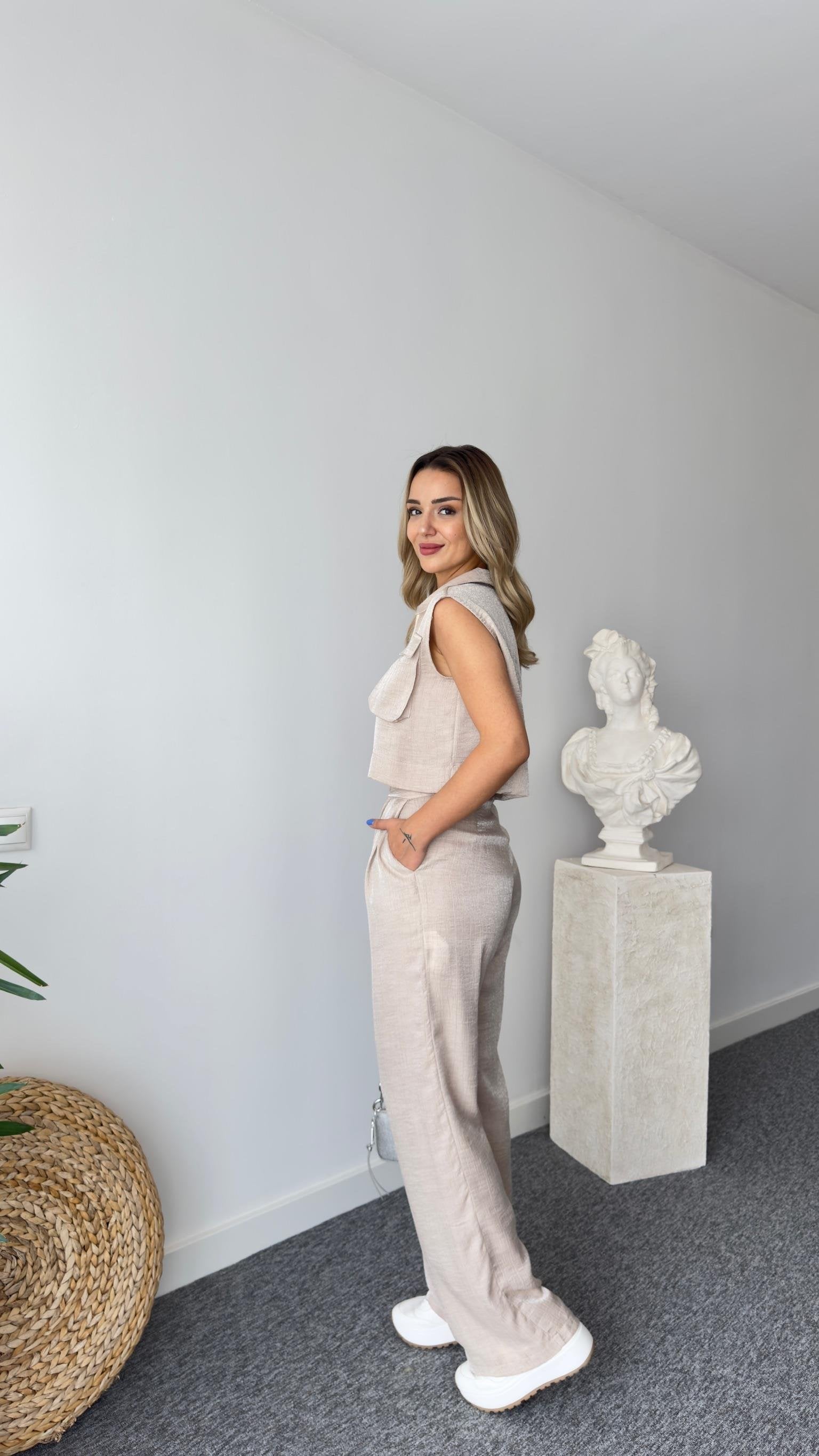 Gjen Zippered Beige Two-Piece Suit