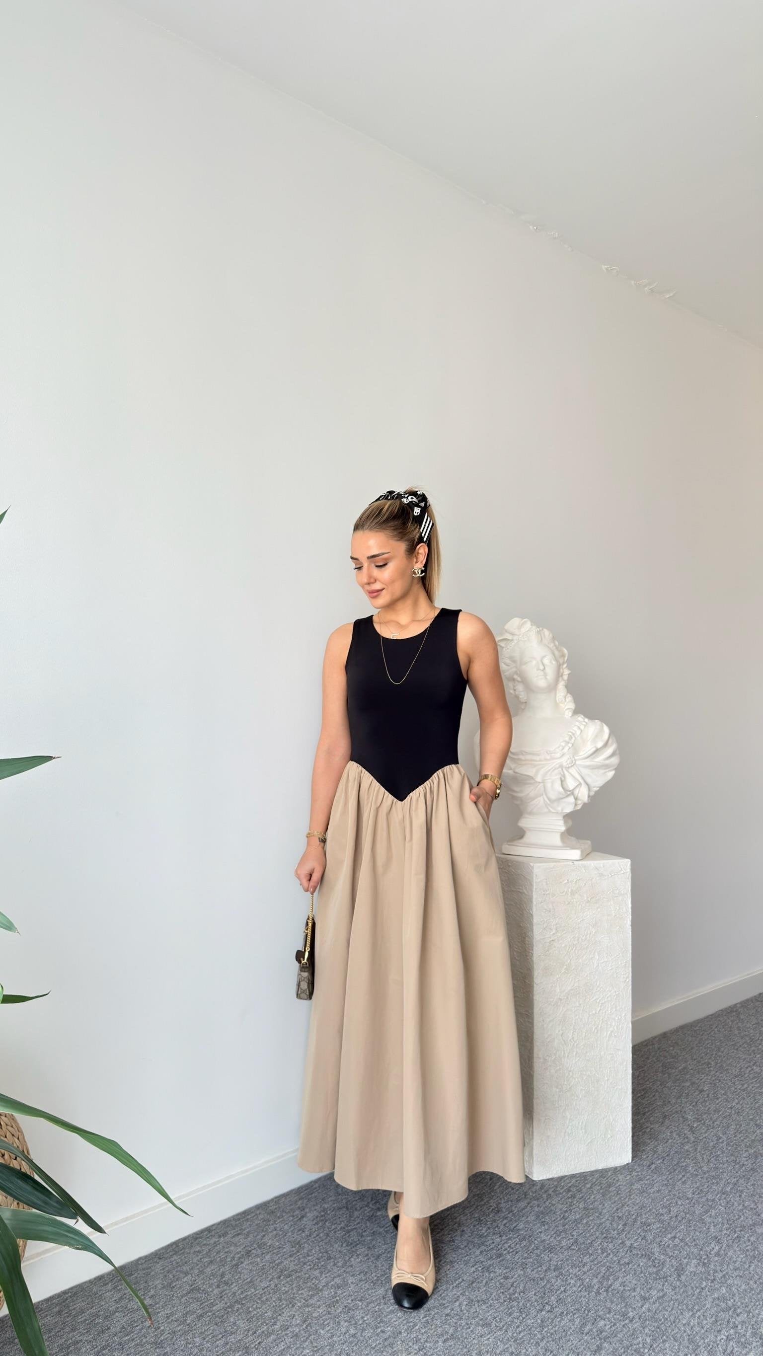 Jes Zero Sleeve Garnish Dress