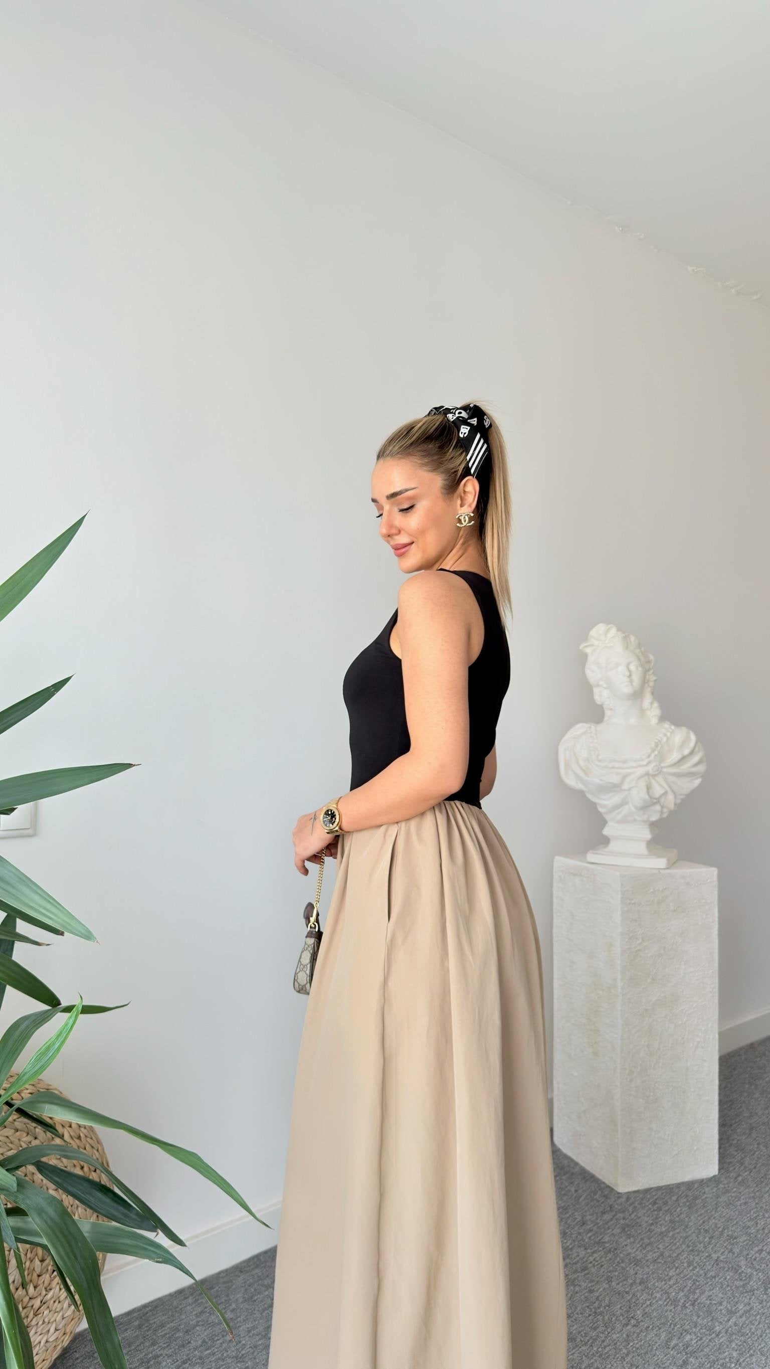 Jes Zero Sleeve Garnish Dress