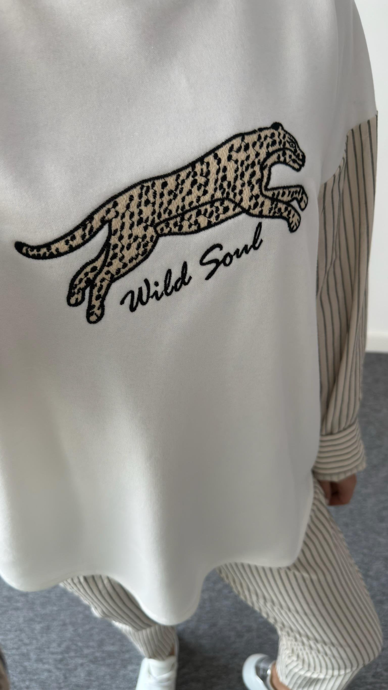 Vabu Tiger Embroidered Garnished Sweatshirt