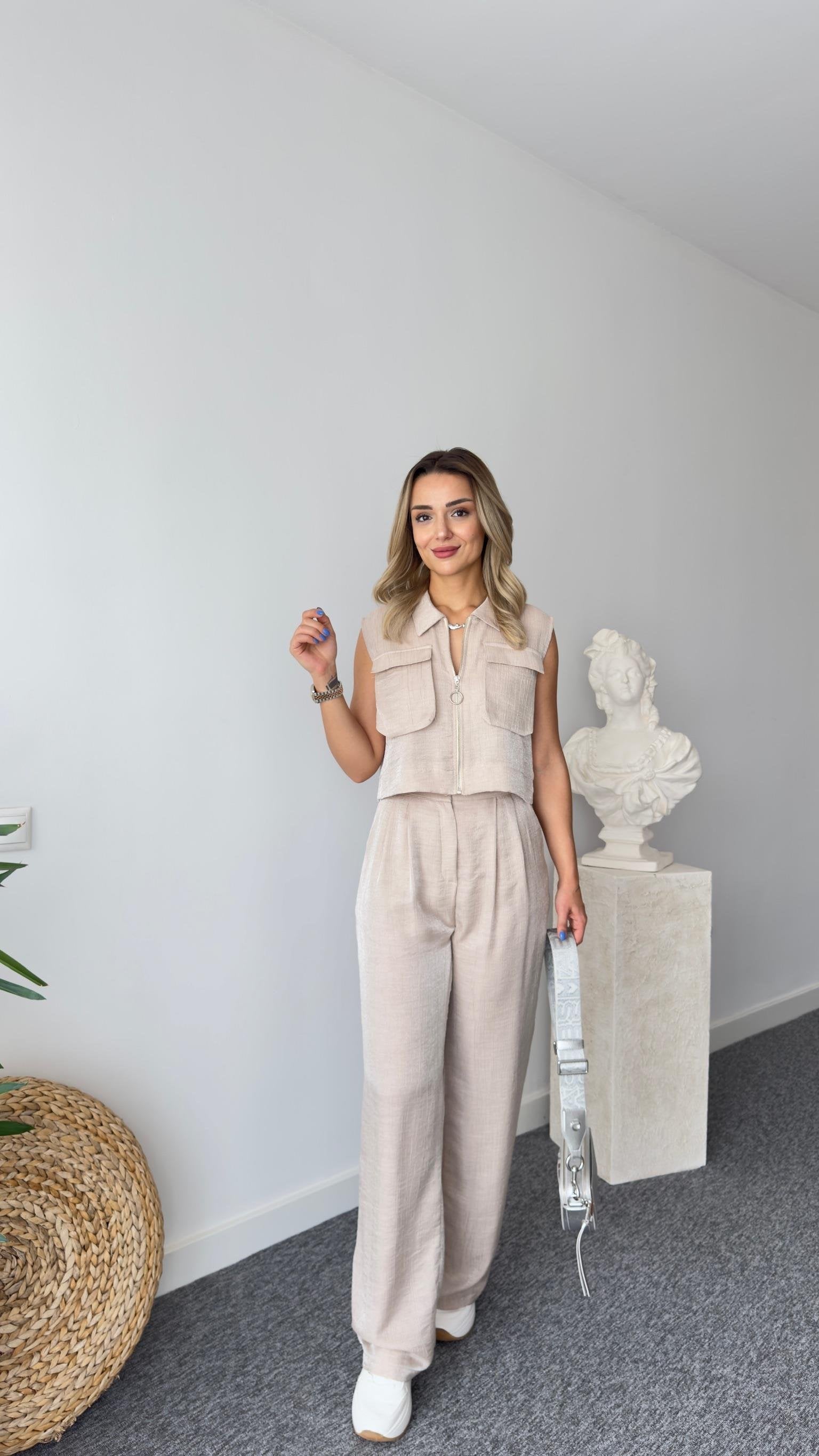 Gjen Zippered Beige Two-Piece Suit