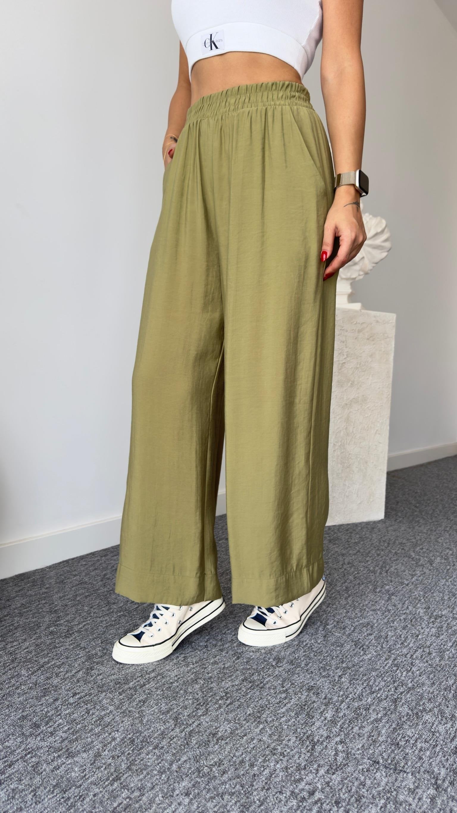 Ques Green Waist Pleated Two Piece Set