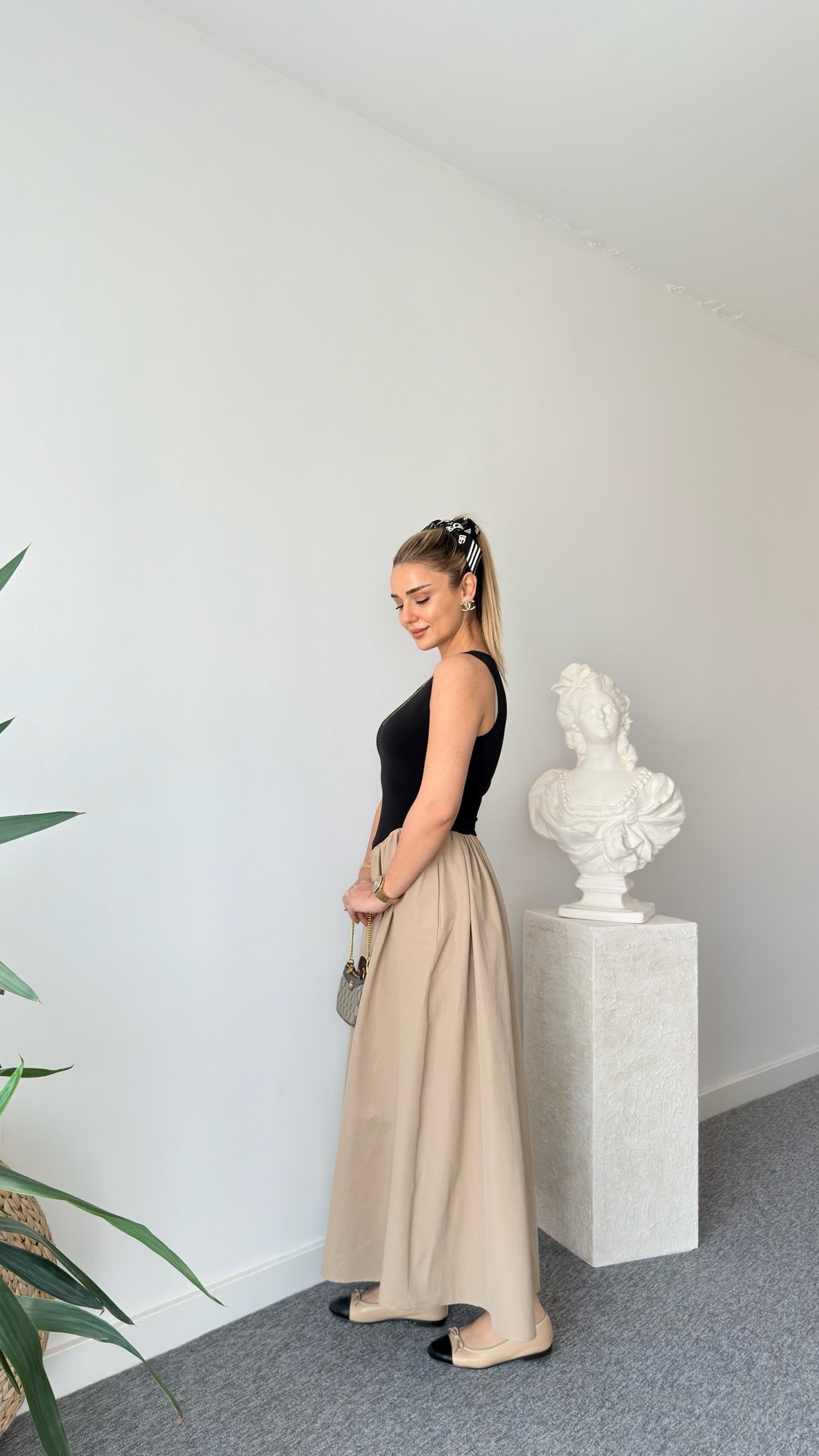 Jes Zero Sleeve Garnish Dress