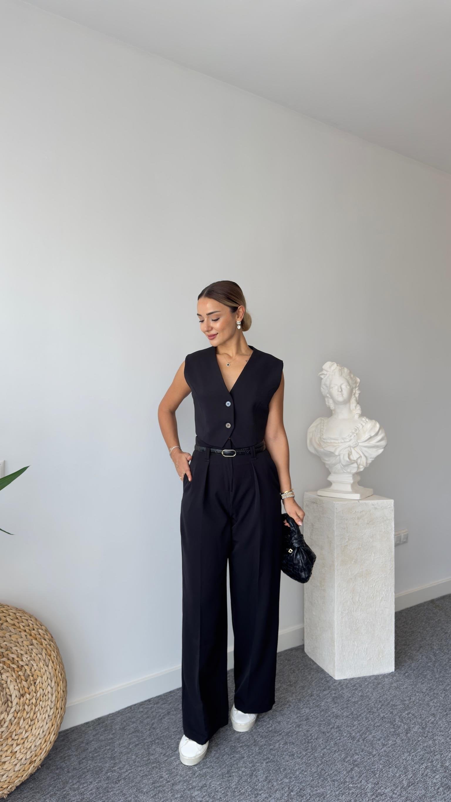 Alexa Buttoned Black Vest
