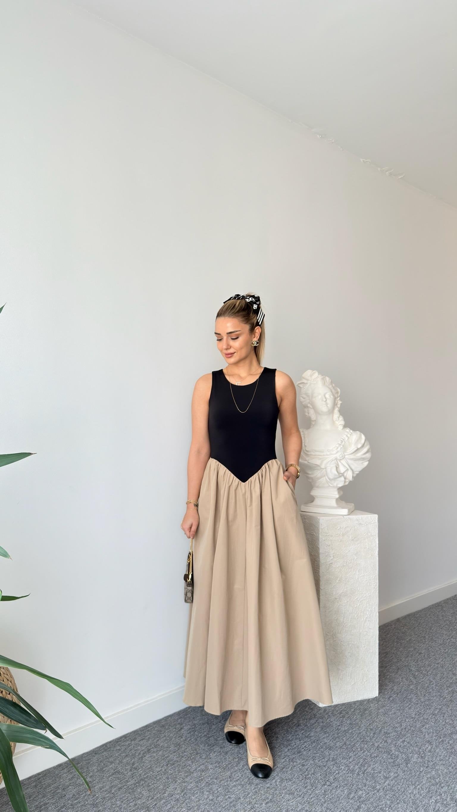 Jes Zero Sleeve Garnish Dress