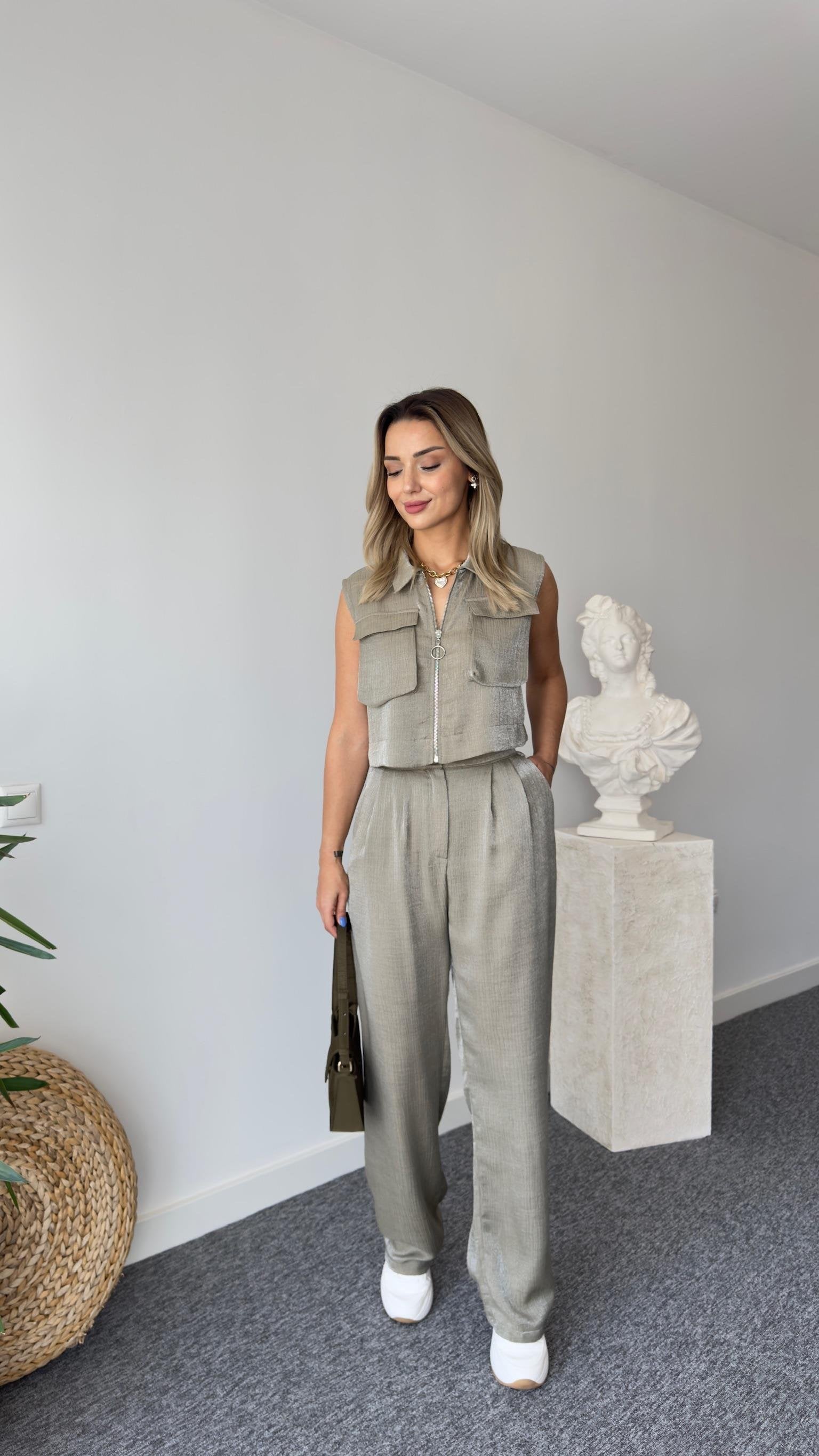 Gjen Zippered Khaki Two Piece Suit