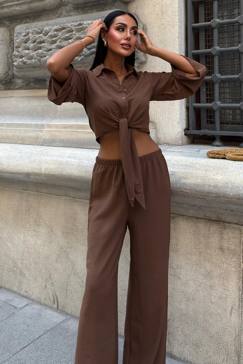 Ayrobin Suit with Tied Shirt and Slit Trousers Brown