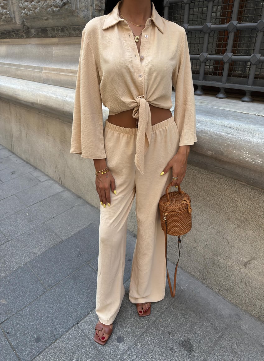 Ayrobin Suit with Tied Shirt and Slit Trousers Beige