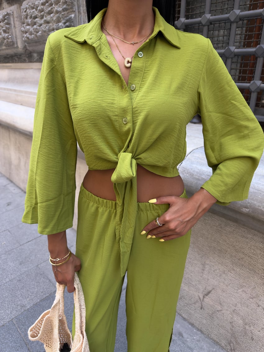 Ayrobin Suit with Tied Shirt and Slit Trousers Green