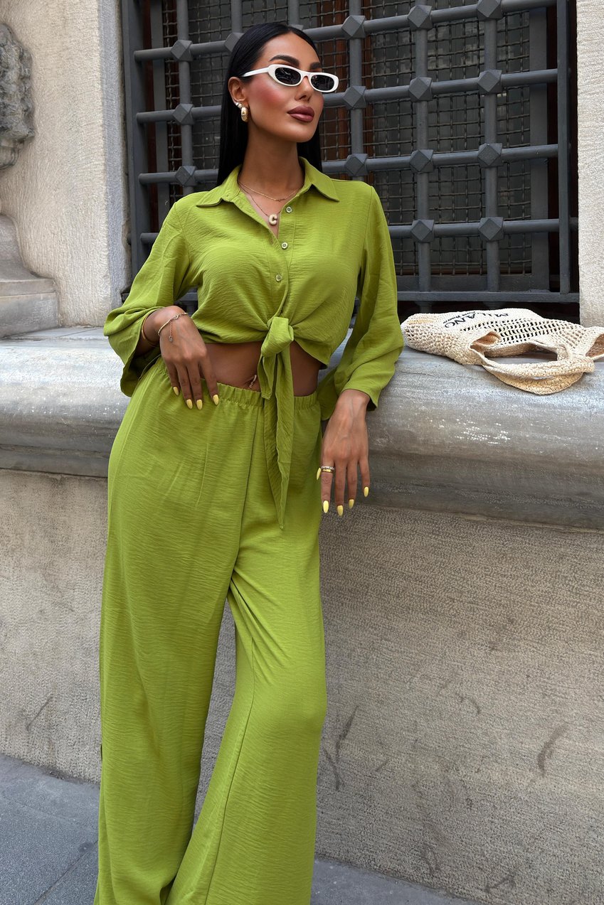 Ayrobin Suit with Tied Shirt and Slit Trousers Green