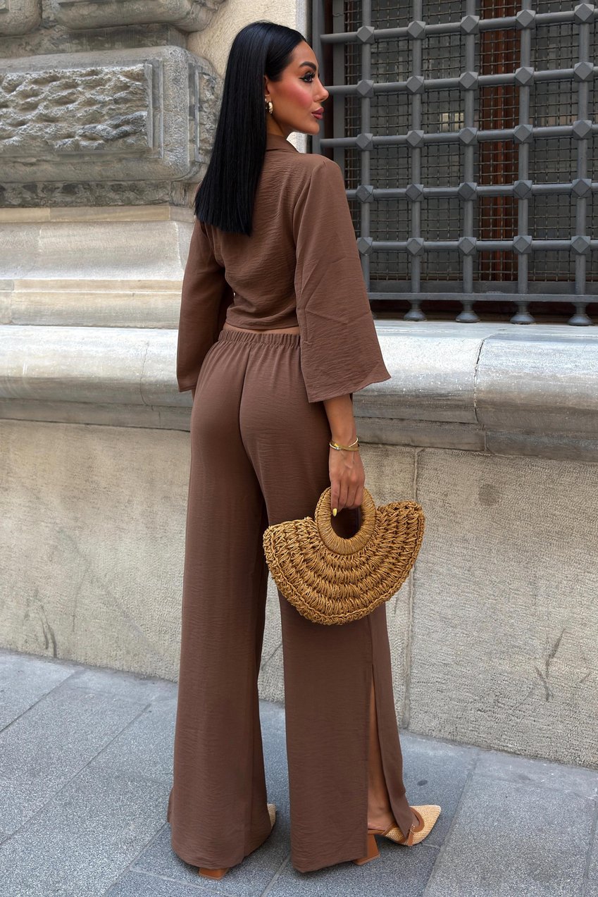 Ayrobin Suit with Tied Shirt and Slit Trousers Brown