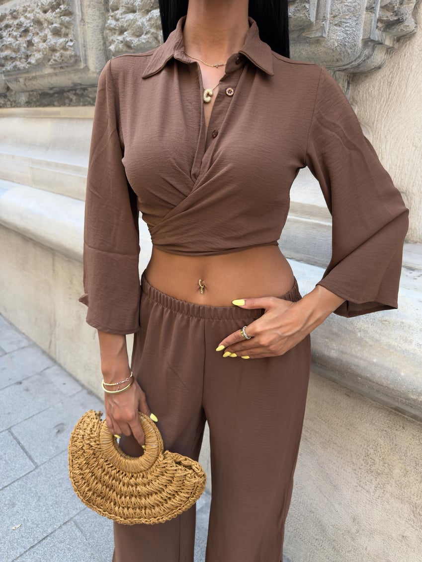 Ayrobin Suit with Tied Shirt and Slit Trousers Brown