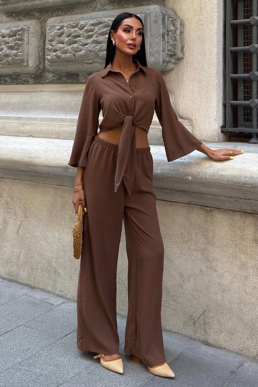 Ayrobin Suit with Tied Shirt and Slit Trousers Brown