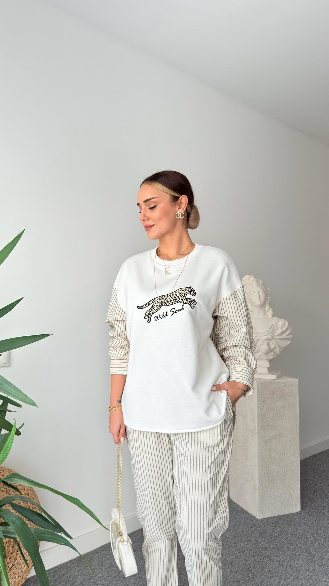 Vabu Tiger Embroidered Garnished Sweatshirt