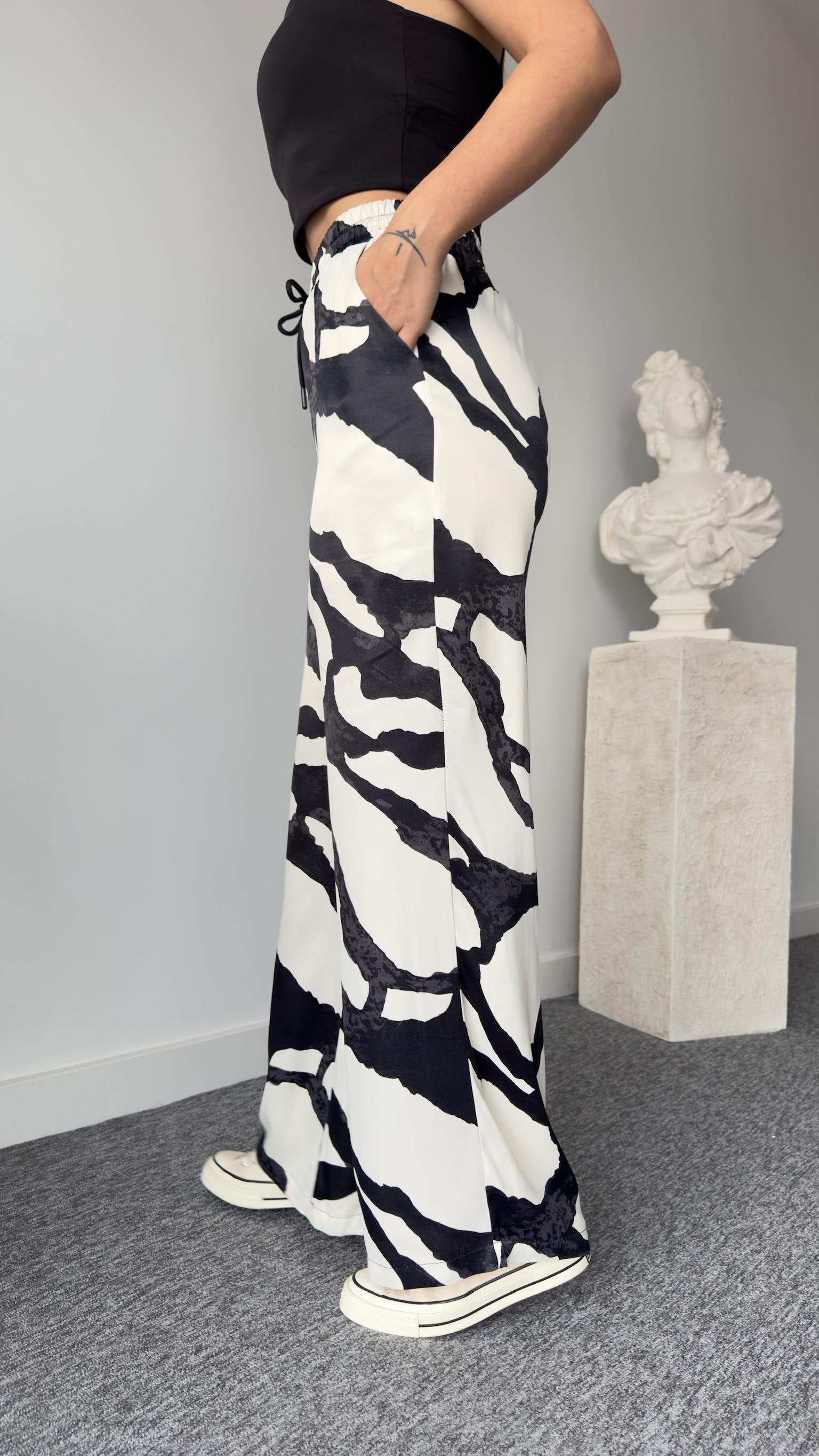 Nire Brand Model Patterned Trousers