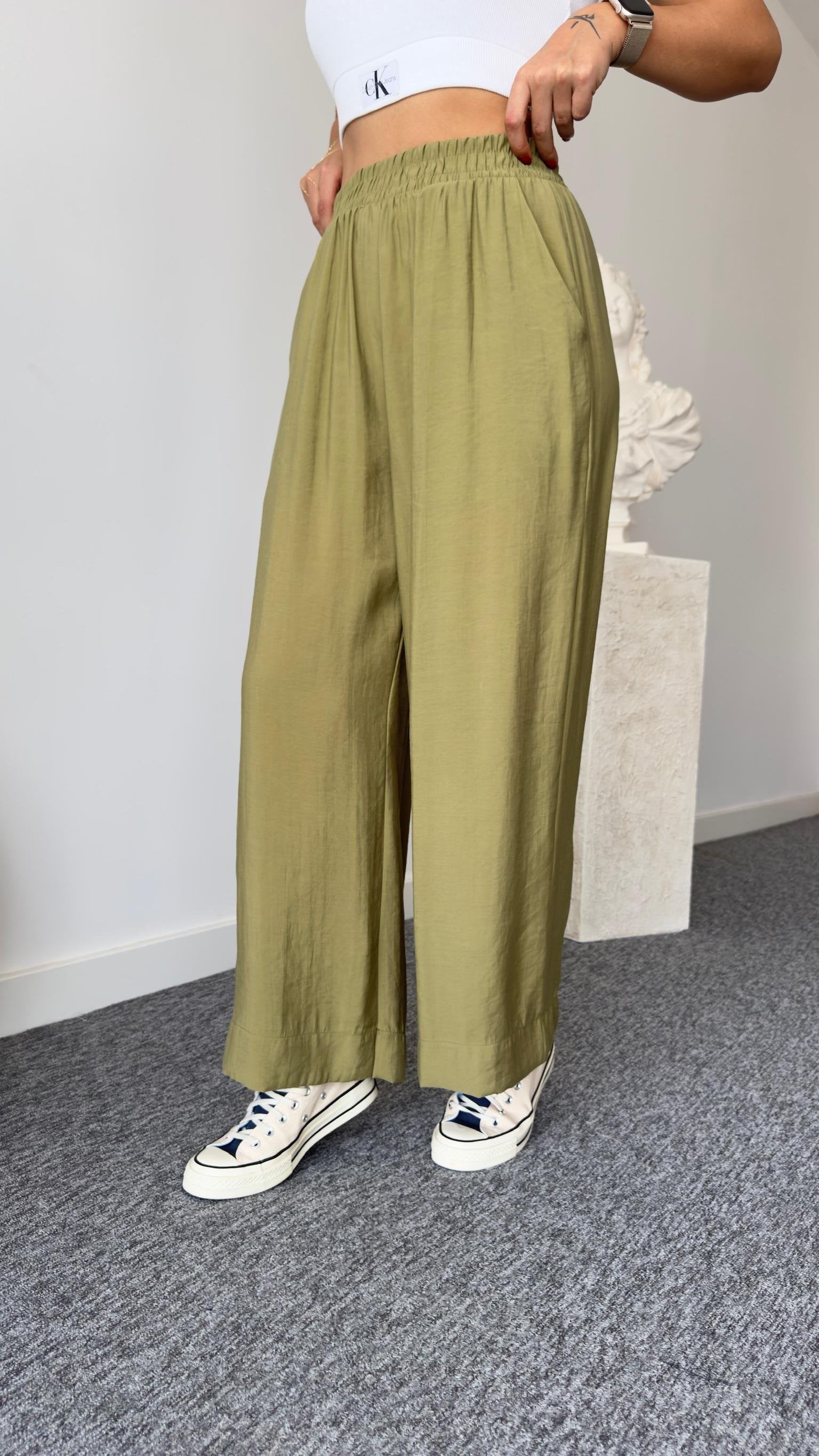 Ques Green Waist Pleated Two Piece Set