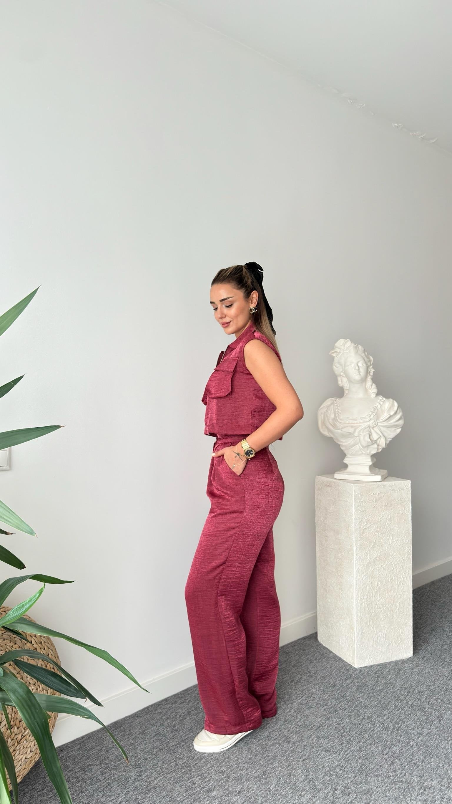 Gjen Zippered Burgundy Two-Piece Suit