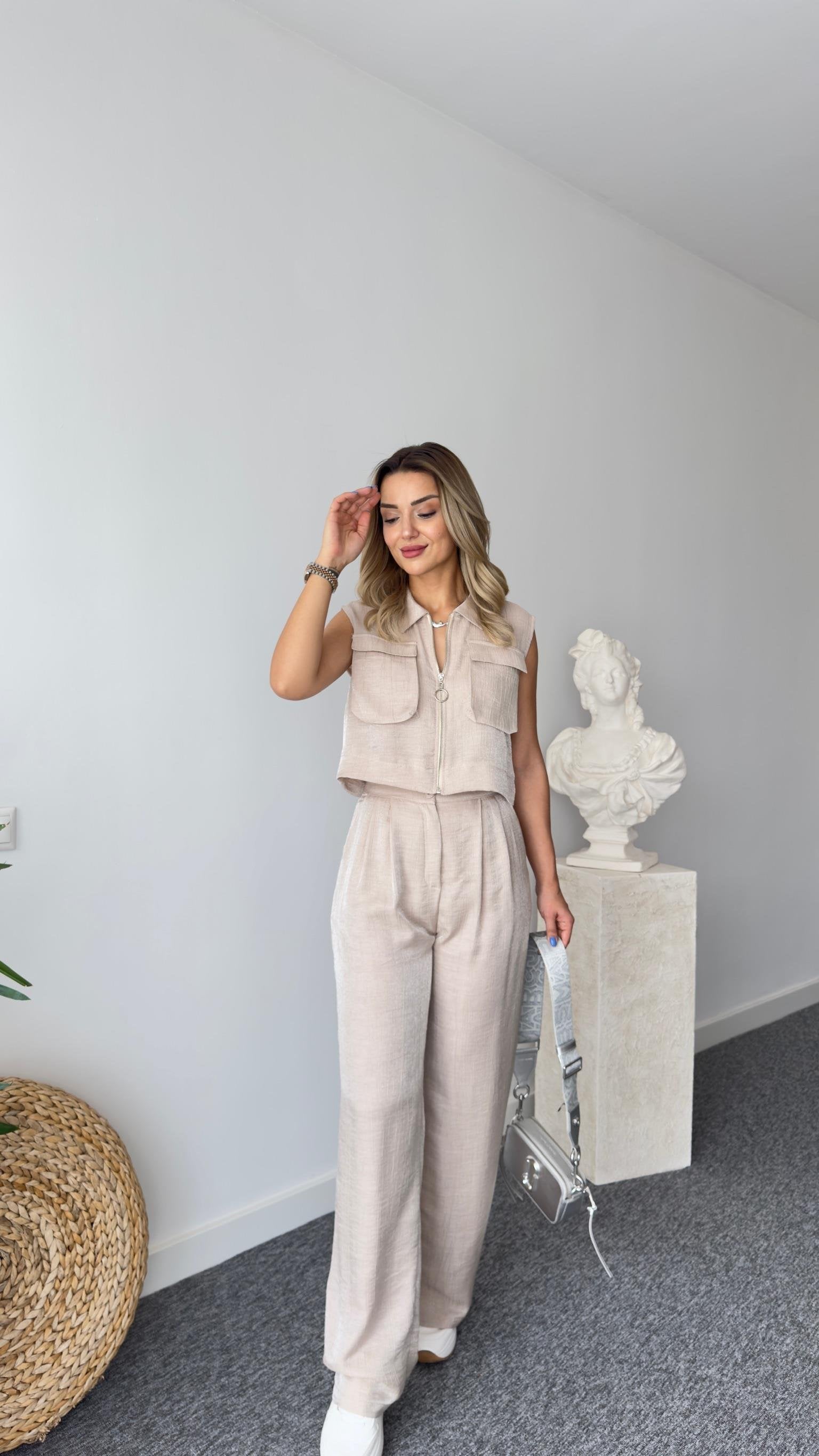 Gjen Zippered Beige Two-Piece Suit