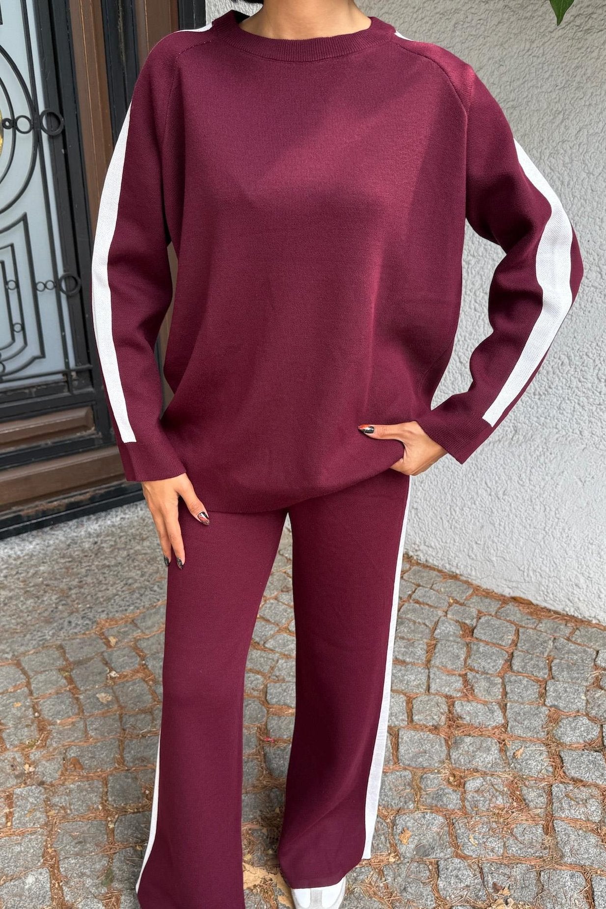 Comfortable Knitwear Set with Striped Edges Maroon