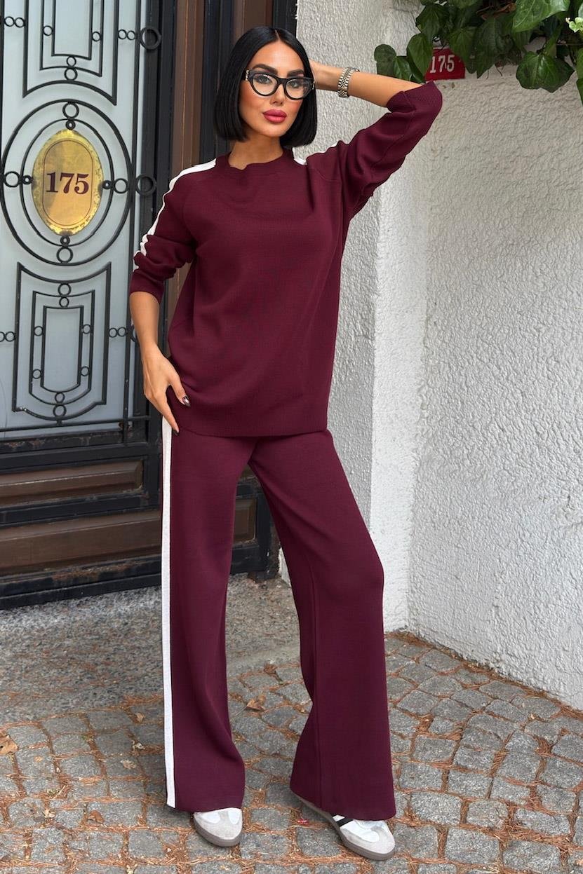 Comfortable Knitwear Set with Striped Edges Maroon