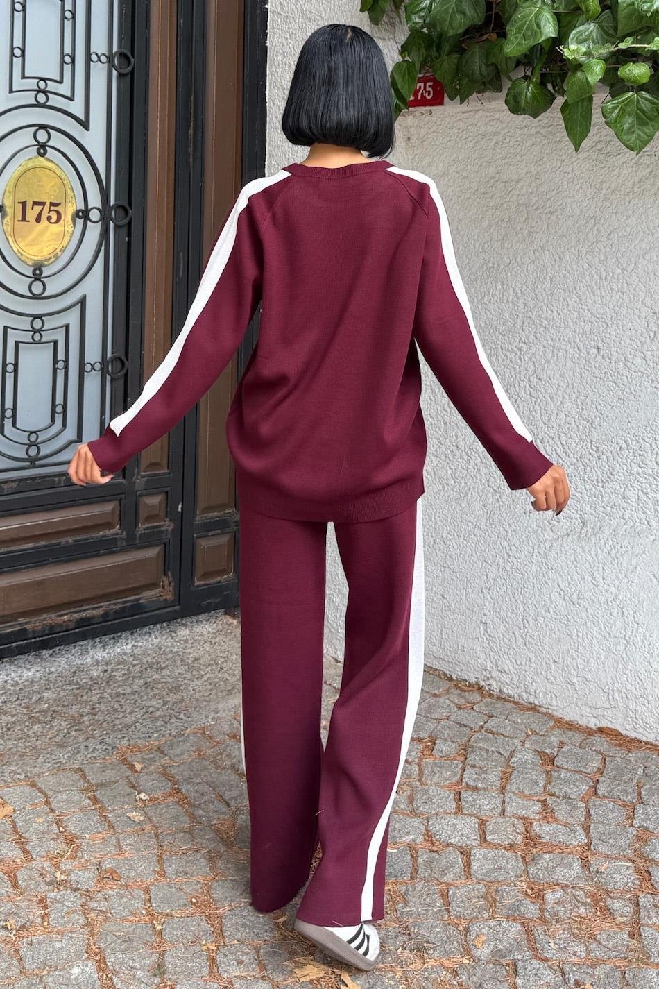 Comfortable Knitwear Set with Striped Edges Maroon