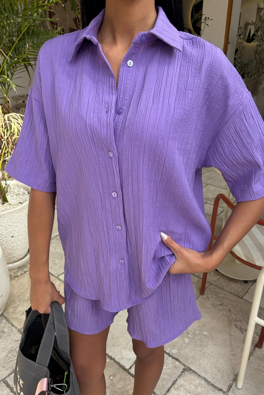 Casual Suit with Crinkle Fabric Shorts