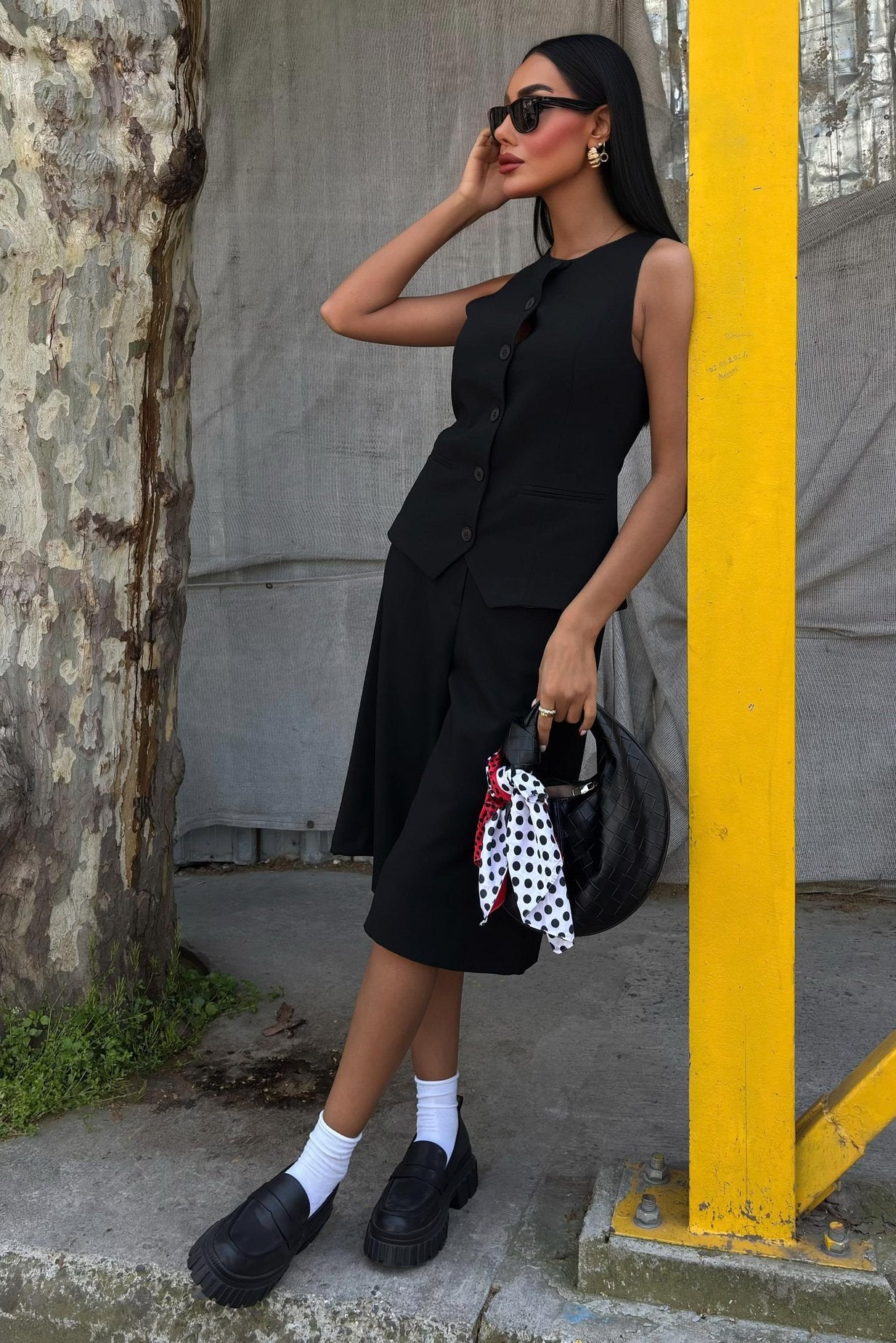 Midi Shorts and Vest Viscose Suit Black