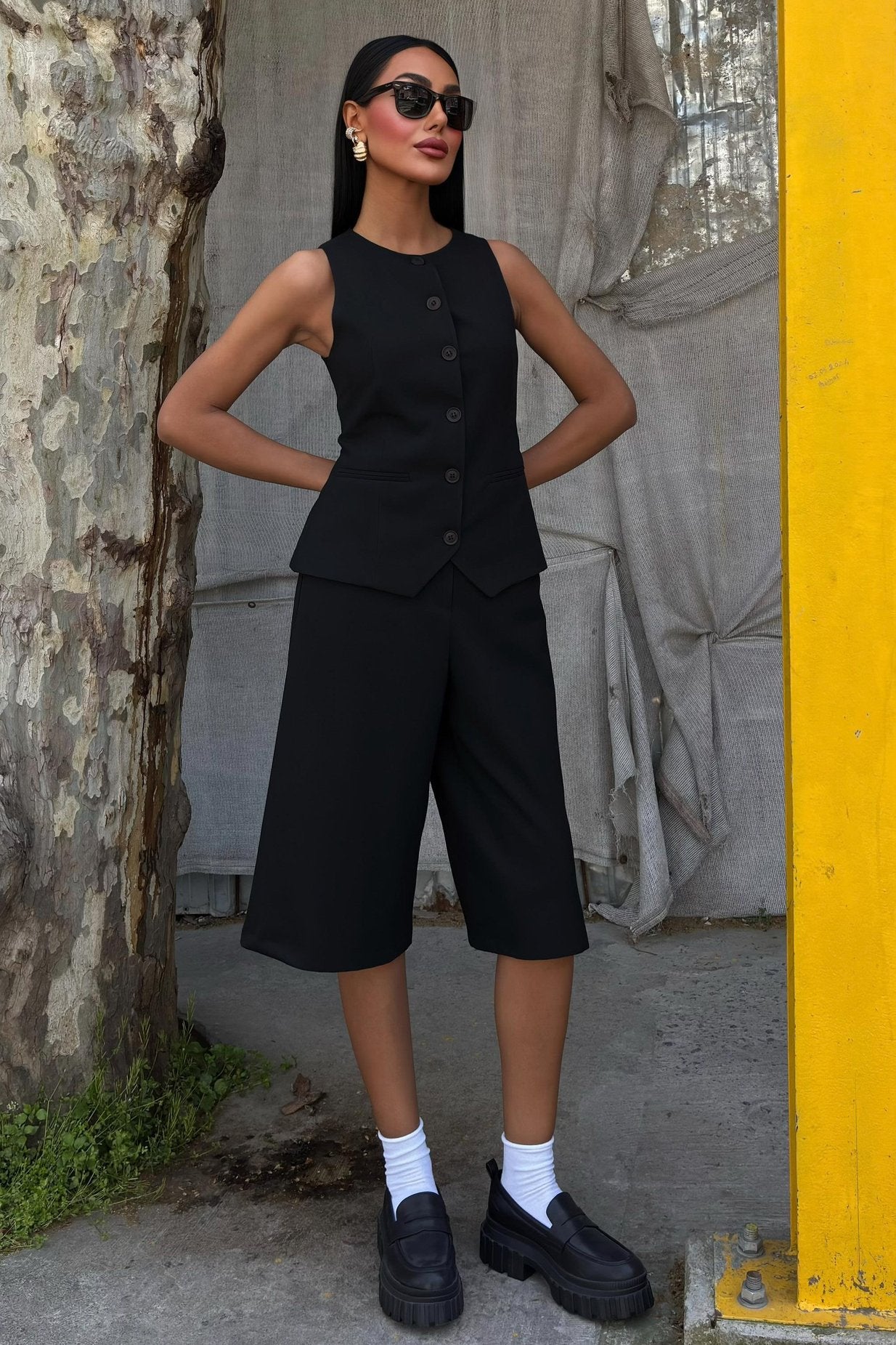 Midi Shorts and Vest Viscose Suit Black