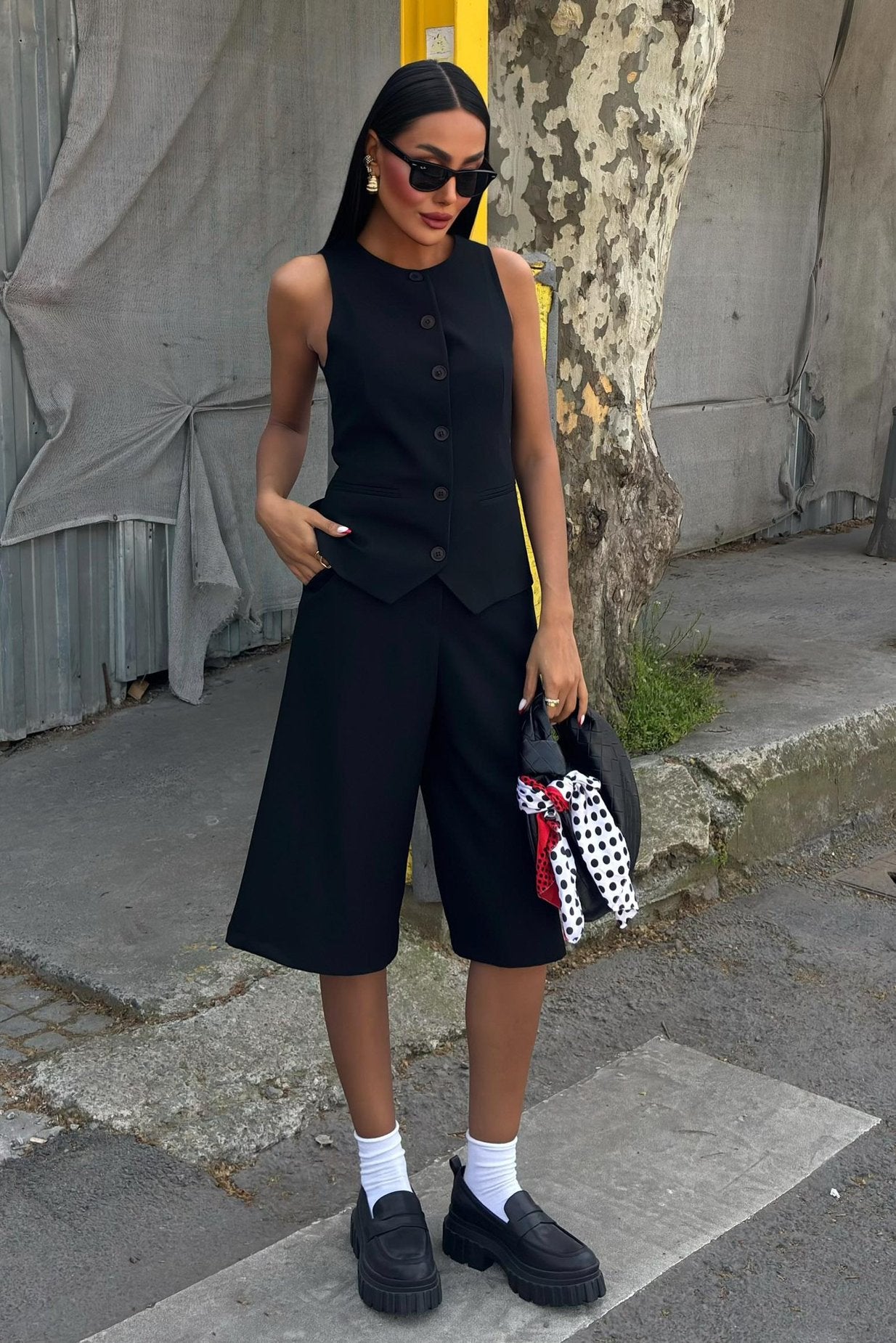 Midi Shorts and Vest Viscose Suit Black