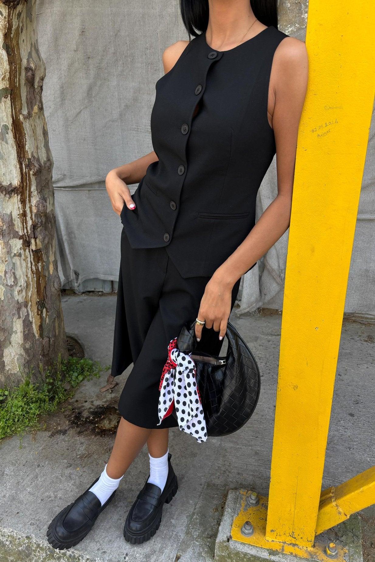 Midi Shorts and Vest Viscose Suit Black